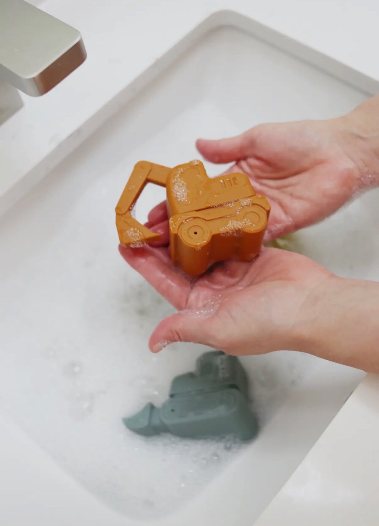 Construction bath toy set