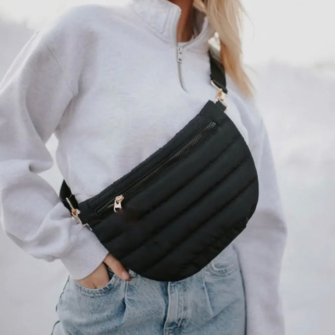 Puffer Messenger Bag - Black